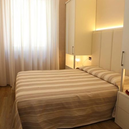 Hotel Piccinelli Римини Екстериор снимка
