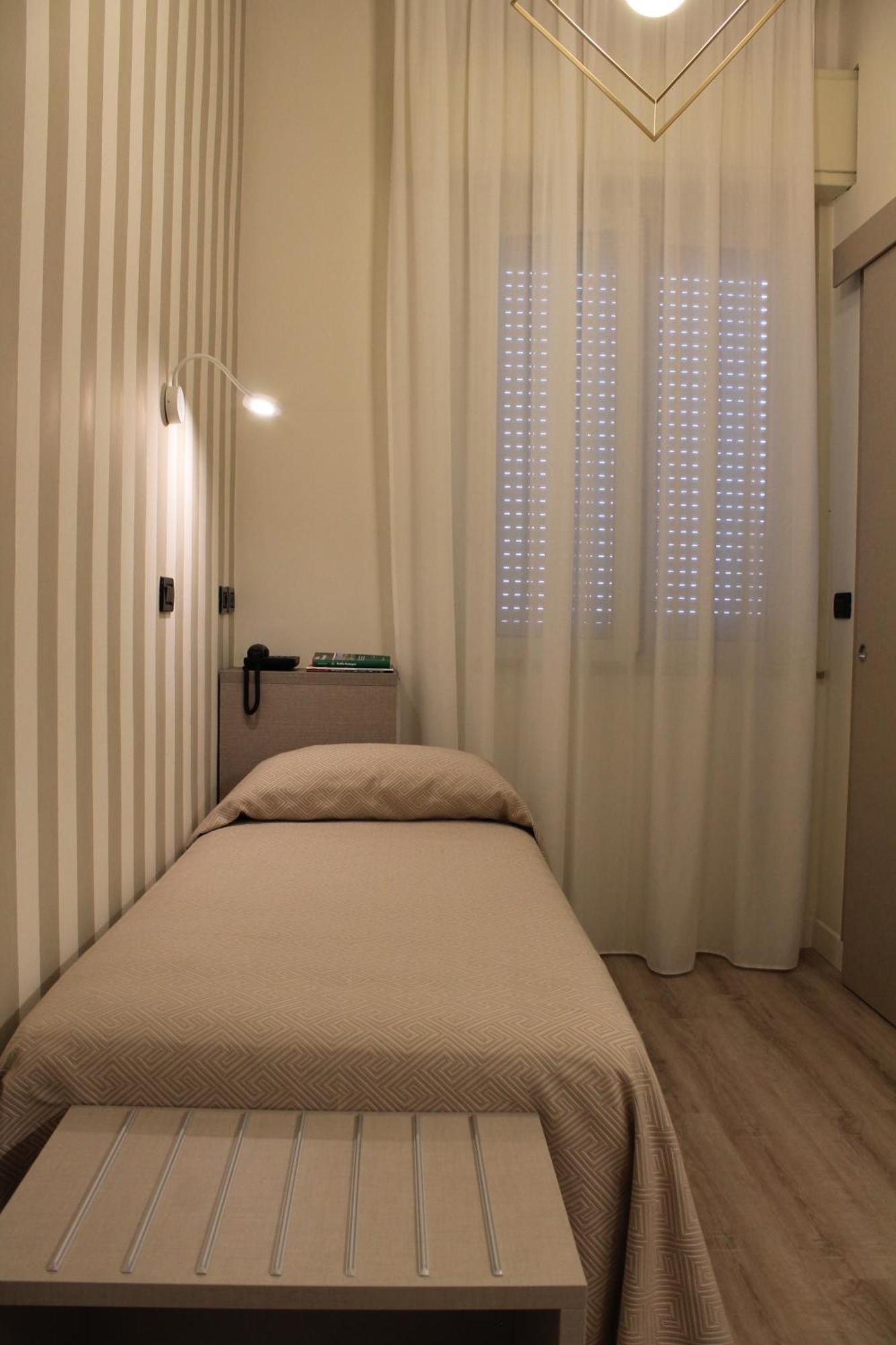 Hotel Piccinelli Римини Екстериор снимка