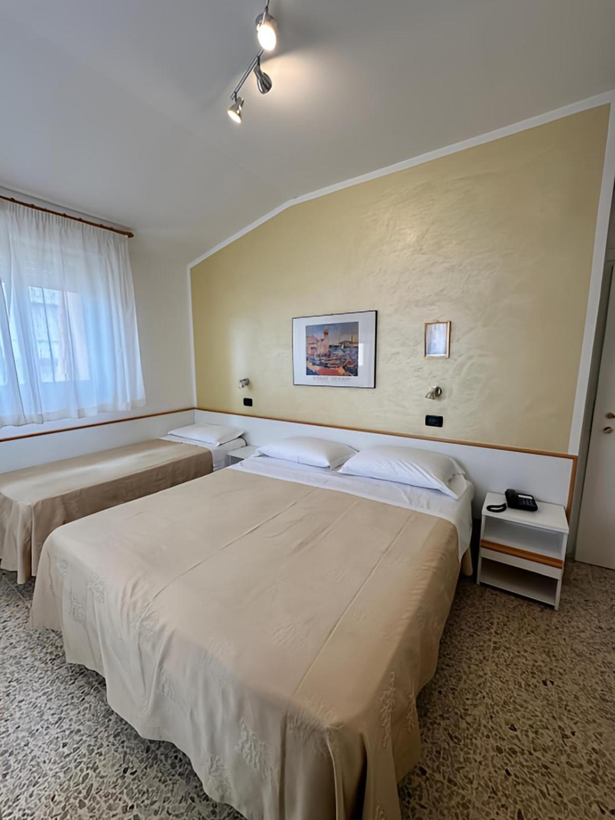 Hotel Piccinelli Римини Екстериор снимка