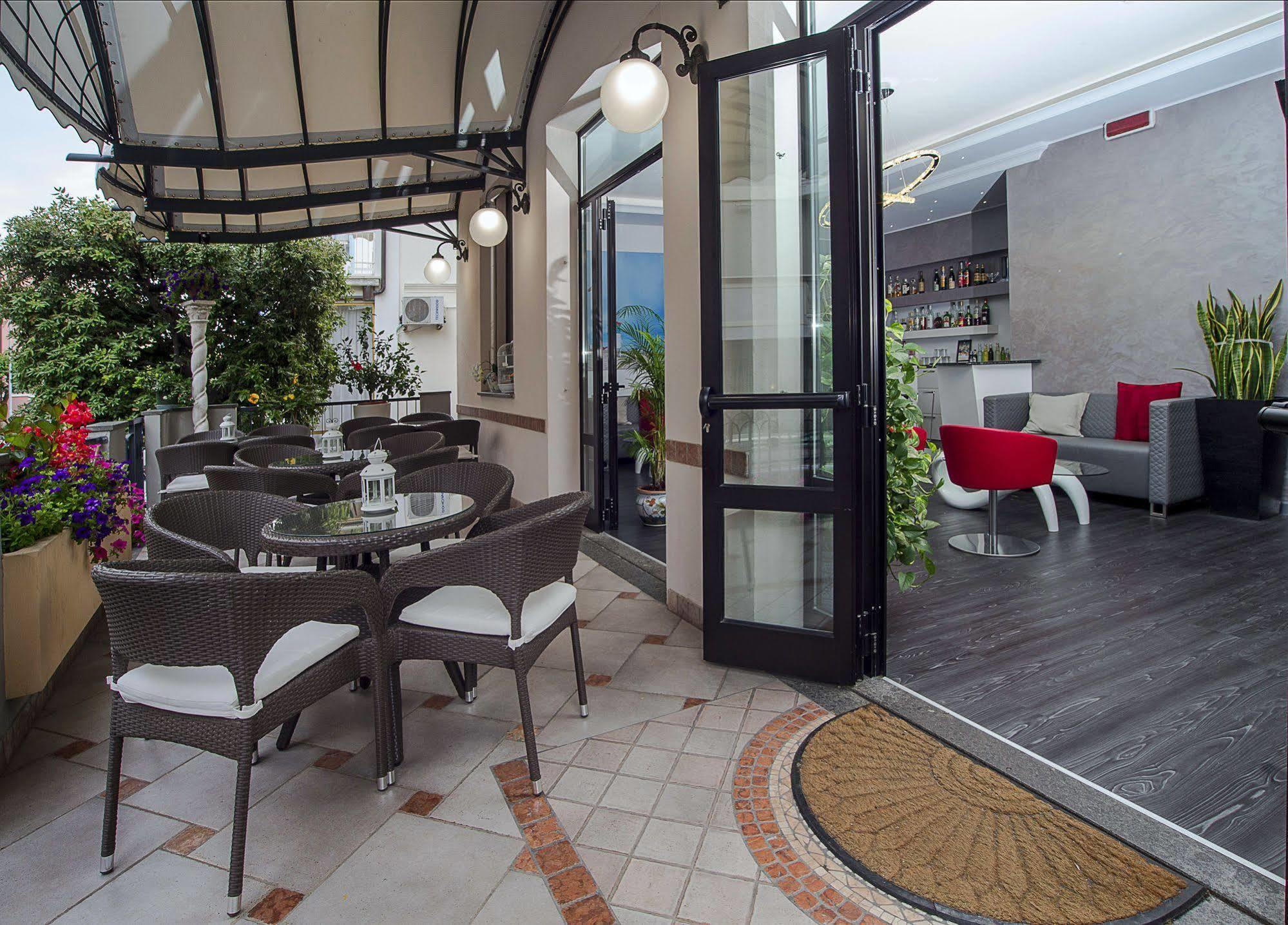 Hotel Piccinelli Римини Екстериор снимка